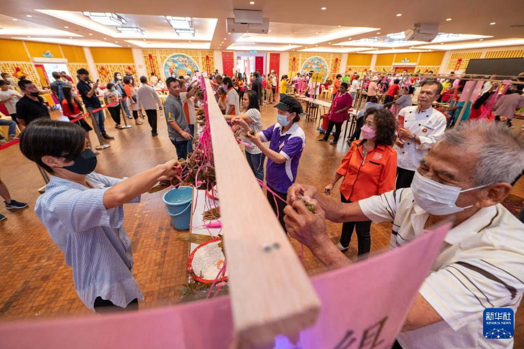 $info1['img1'][0]['title']